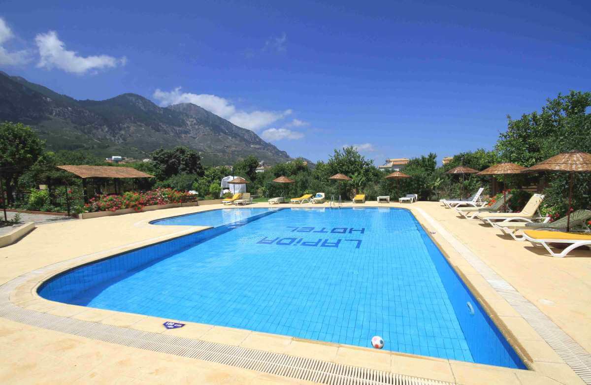 lapida hotel swimming pool