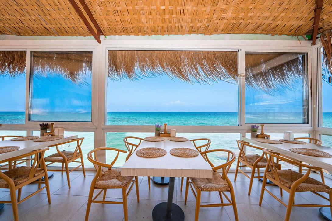 manolya hotel seaviiew sitting