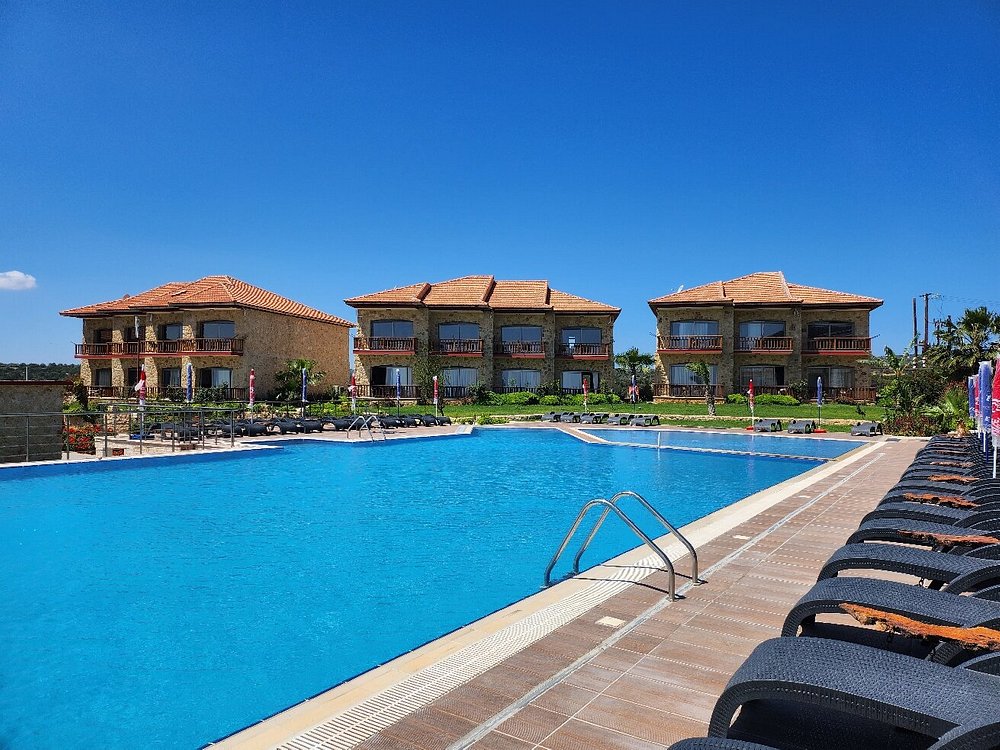 burhans hotel pool bafra