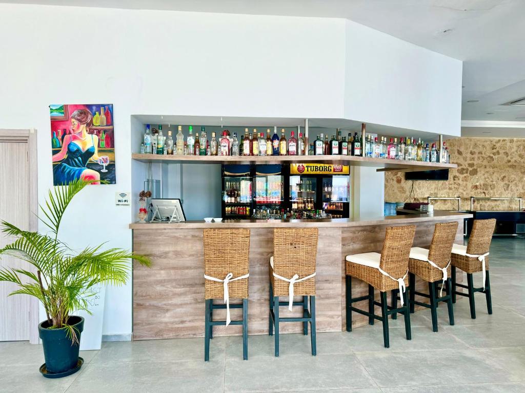 burhans hotel bar sitting bafra