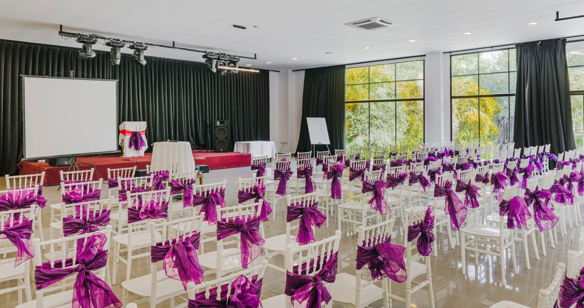 Beaches & Shopping Nearby