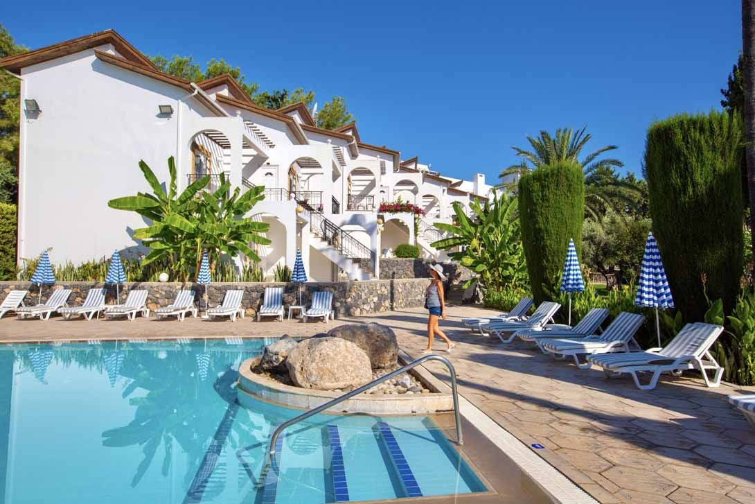 13 altinkaya hotel sunbeds poolside bungalow view