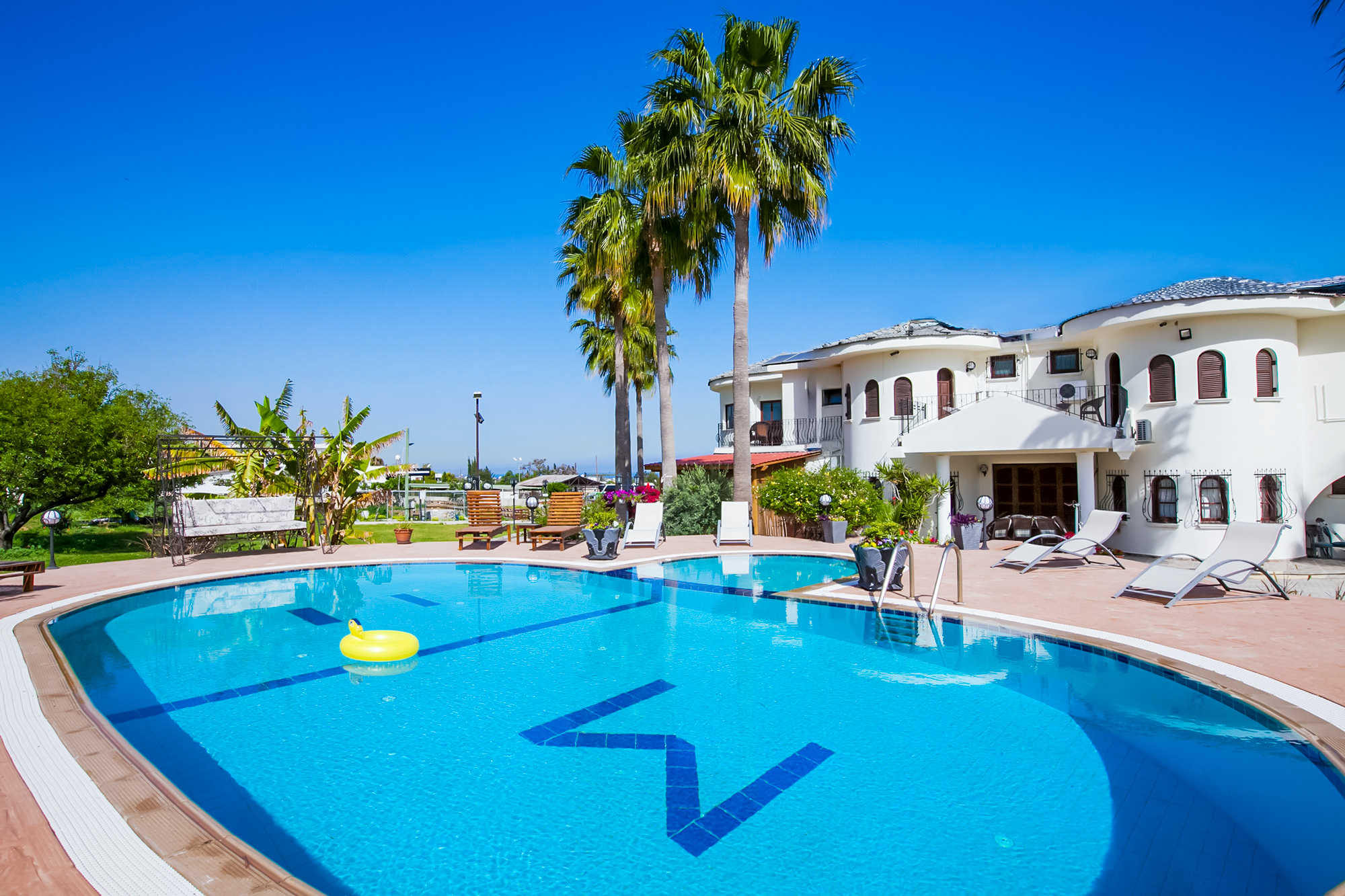 meryems hotel swimming pool kyrenia